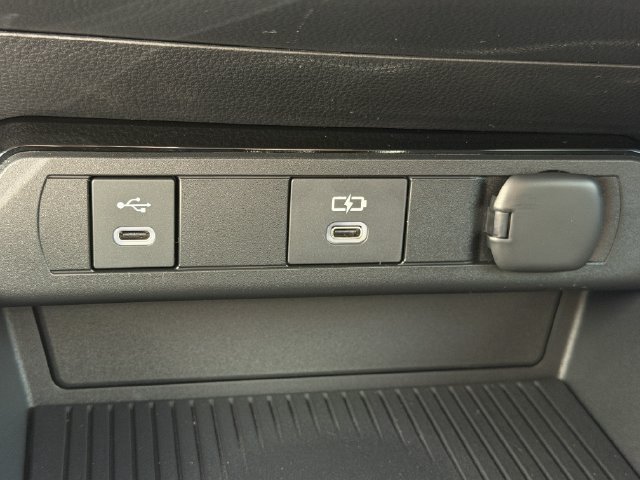 New 2027 Toyota Prius LE FWD image 18
