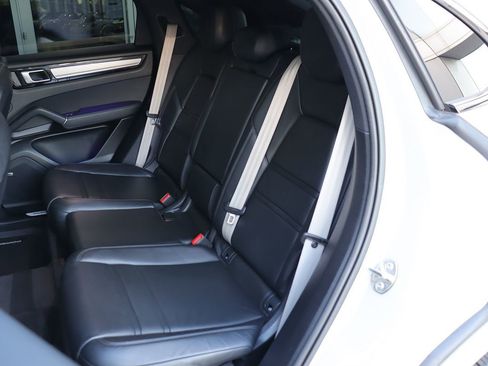 Used 2022 Porsche Cayenne Platinum Edition image 43