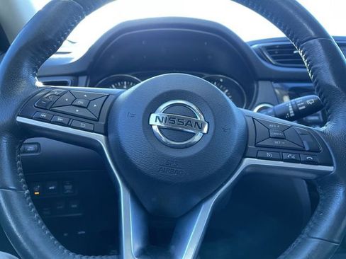 Used 2017 Nissan Rogue SV w/ SV Premium Package image 12