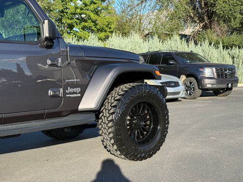 Used 2018 Jeep Wrangler Unlimited Sahara w/ Uconnect 4C Nav & Sound Group AWD/4WD image 7