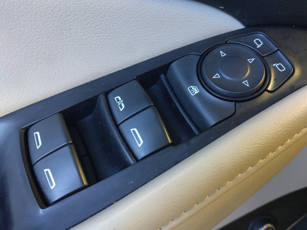 Used 2019 Buick Enclave Essence AWD/4WD image 27