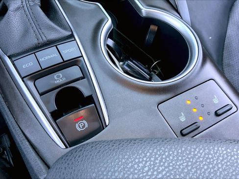 Used 2024 Toyota Camry XLE image 33