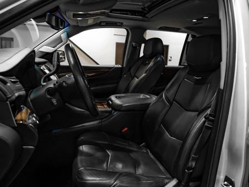 Used 2015 Cadillac Escalade Luxury AWD/4WD image 39