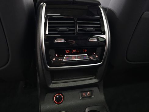 Used 2026 BMW X7 xDrive40i w/ M Sport Package AWD/4WD image 32
