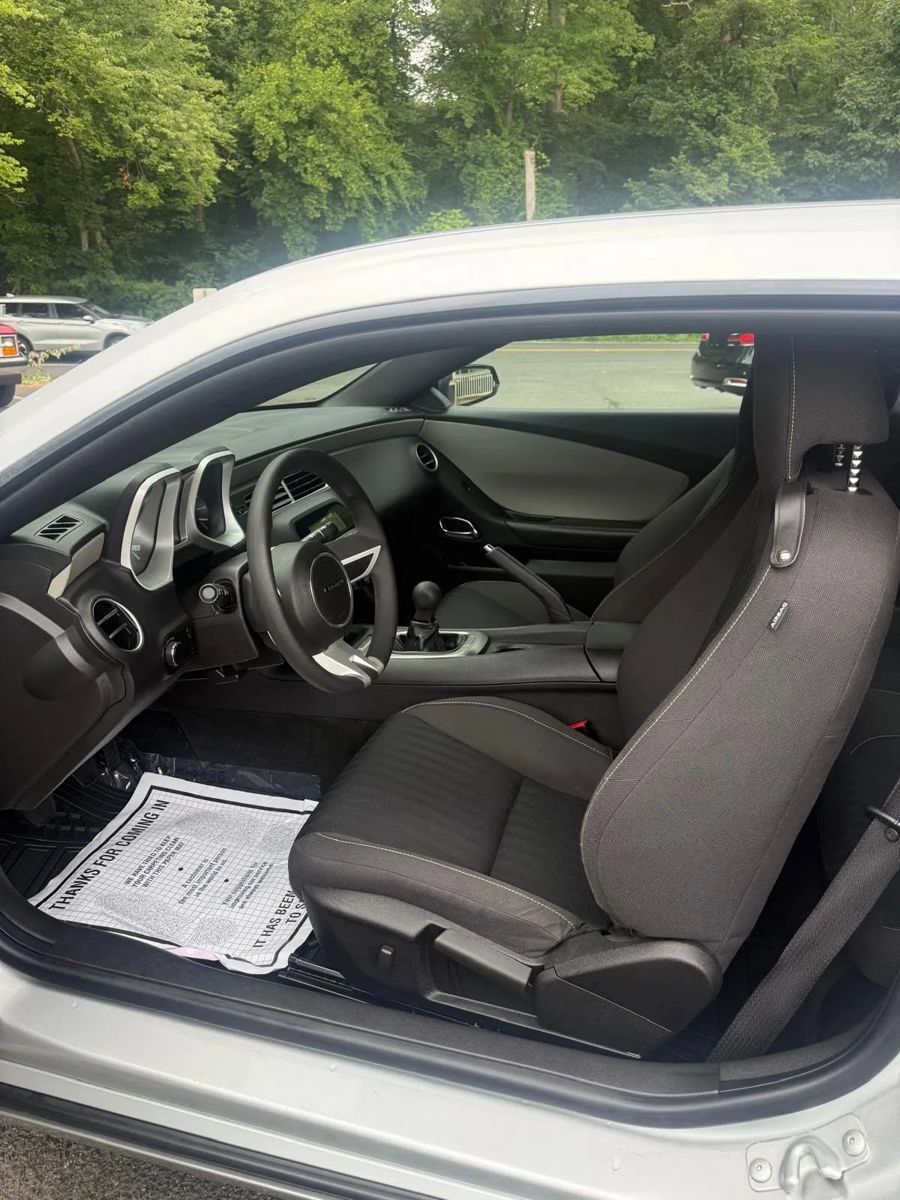 Used 2011 Chevrolet Camaro LS RWD image 10