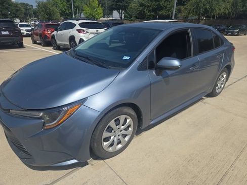 Used 2025 Toyota Corolla LE FWD image 6
