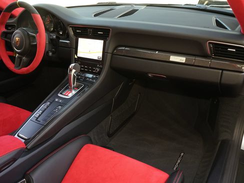 Used 2018 Porsche 911 GT2 RS RWD image 20