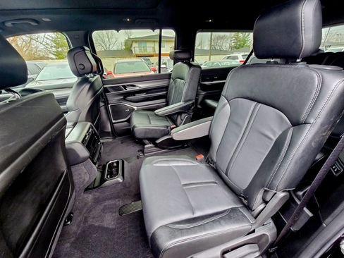 Used 2024 Jeep Wagoneer L Series II w/ Convenience Group I image 20