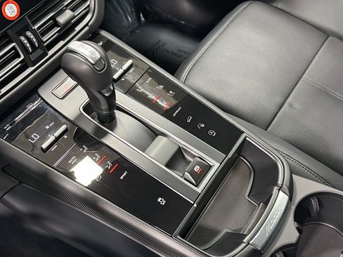 Used 2025 Porsche Macan image 28