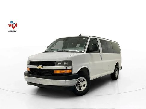 Used 2020 Chevrolet Express 2500 LT w/ LT Preferred Equipment Group RWD image 40