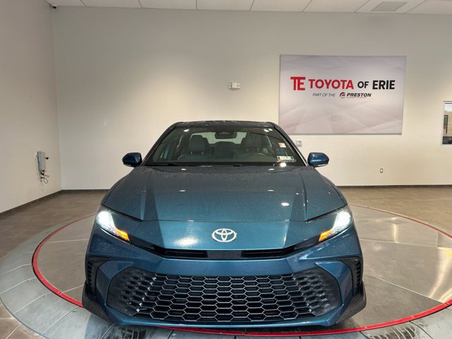 Used 2025 Toyota Camry SE w/ Convenience Package AWD/4WD image 2