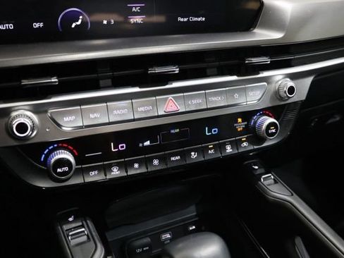 Used 2025 Kia Telluride S AWD/4WD image 29