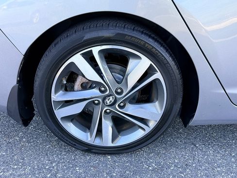 Used 2015 Hyundai Elantra Limited FWD image 31