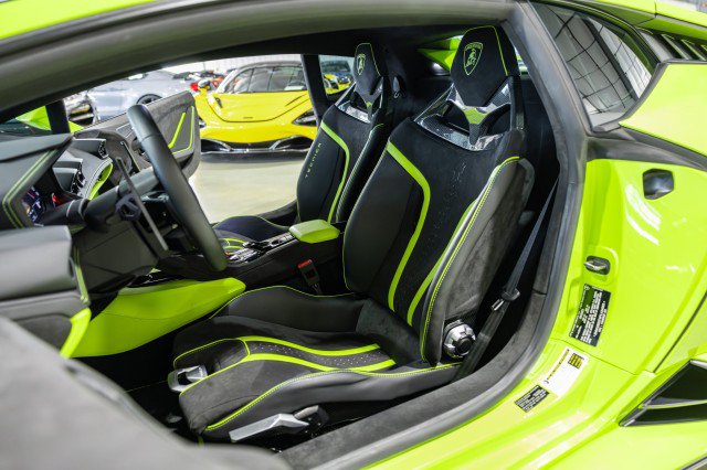 Used 2023 Lamborghini Huracan Tecnica RWD image 11
