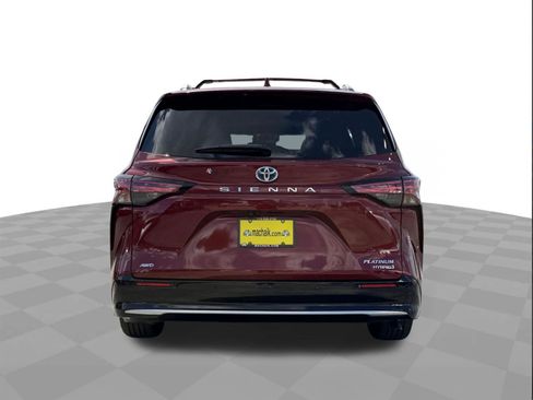 Used 2024 Toyota Sienna Platinum AWD/4WD image 4