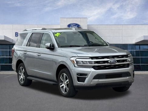 Used 2024 Ford Expedition Limited AWD/4WD image 2