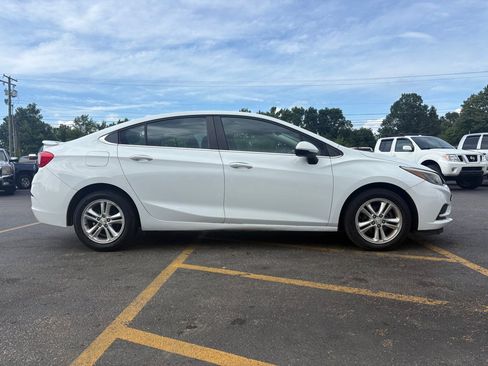 Used 2017 Chevrolet Cruze LT w/ Convenience Package FWD image 5