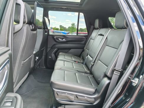 Used 2023 GMC Yukon SLT w/ SLT Luxury Package AWD/4WD image 10