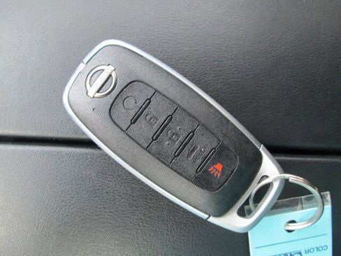 Used 2025 Nissan Rogue SV image 22