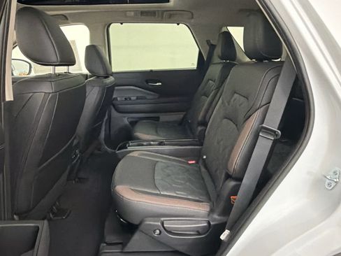 New 2026 Nissan Pathfinder Platinum FWD image 16