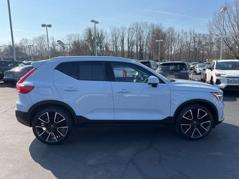 Used 2024 Volvo XC40 B5 Plus w/ Protection Package Premier image 4