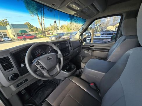 Used 2016 Nissan NV 2500 SV w/ Technology Package image 5