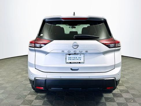Used 2024 Nissan Rogue S image 7