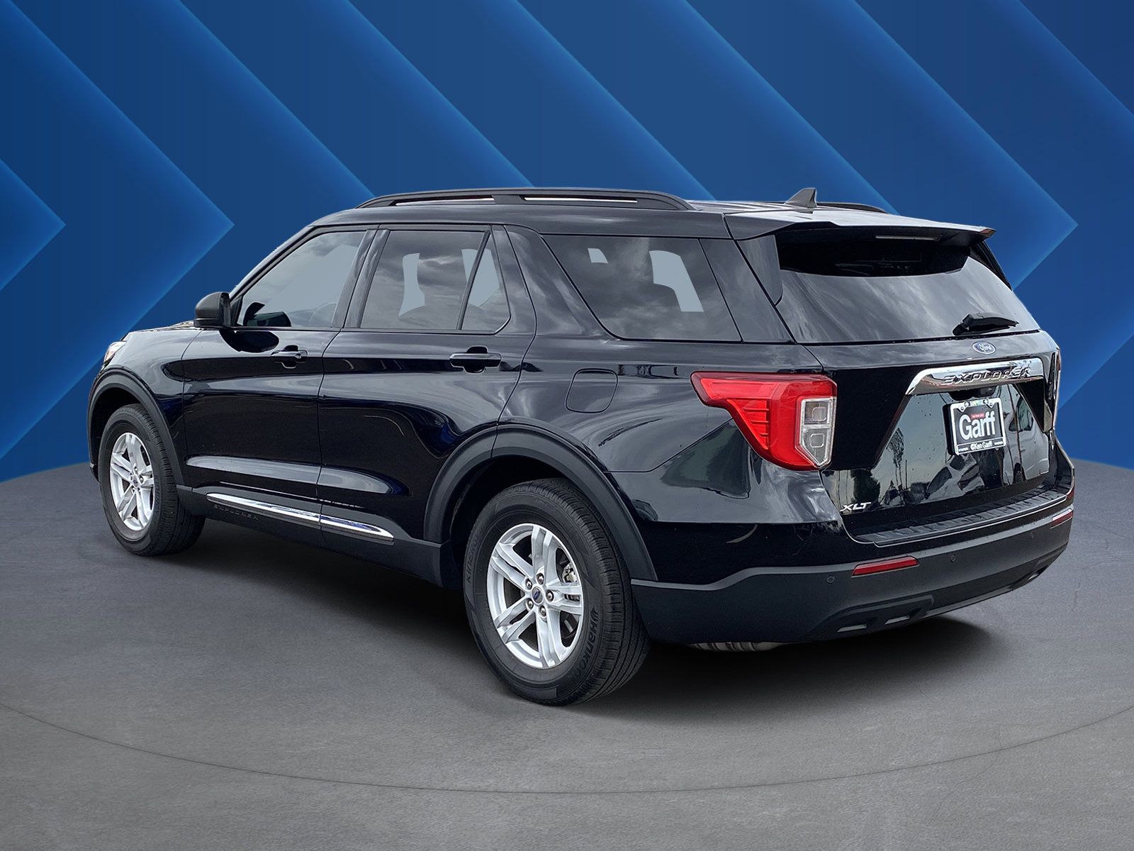 Used 2024 Ford Explorer XLT RWD image 5