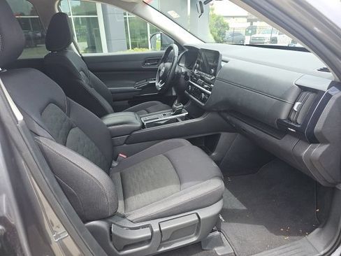 Used 2025 Nissan Pathfinder SV FWD image 20