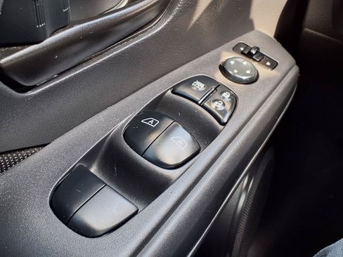 Used 2022 Nissan Kicks S FWD image 10