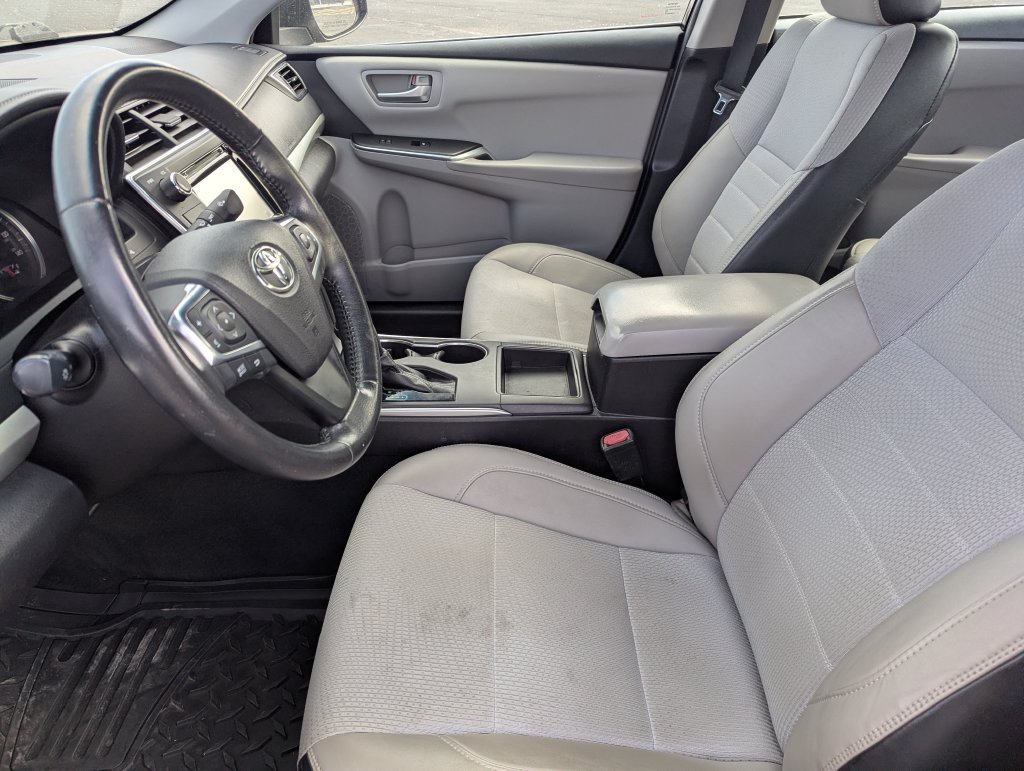 Used 2017 Toyota Camry SE w/ Moonroof Package FWD image 24