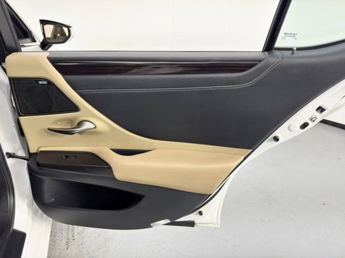 Used 2019 Lexus ES 350 w/ Luxury Package image 45