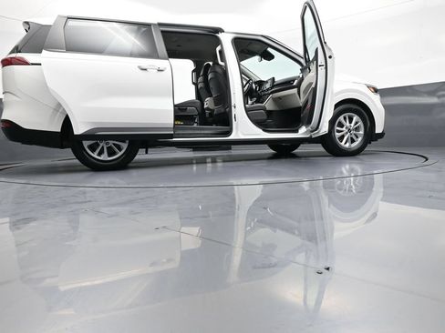 Certified 2024 Kia Carnival LX FWD image 47