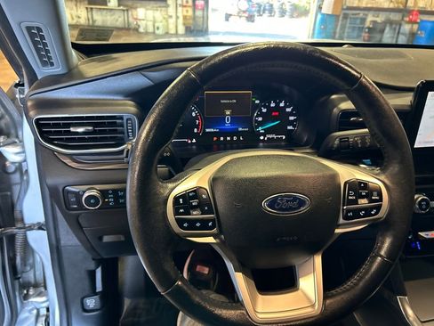 Used 2023 Ford Explorer Limited w/ Equipment Group 301A image 21