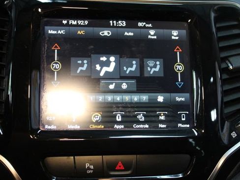 Used 2019 Jeep Cherokee Limited AWD/4WD image 25