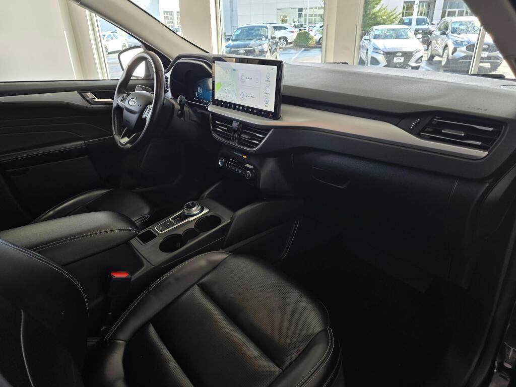 Used 2024 Ford Escape Platinum AWD/4WD image 45