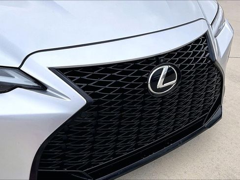 Used 2023 Lexus IS 500 image 37