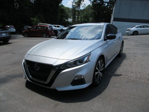 Used 2020 Nissan Altima 2.5 SR w/ Premium Package FWD image 1