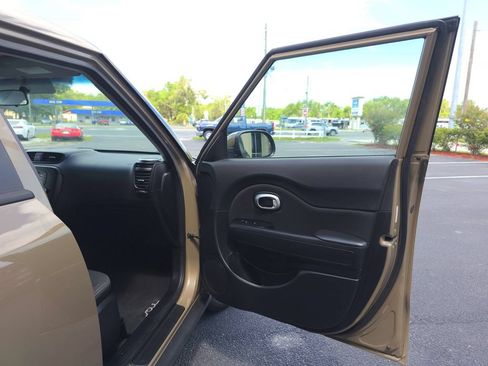 Used 2016 Kia Soul FWD image 11