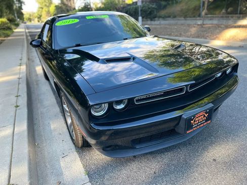 Used 2019 Dodge Challenger SXT image 10