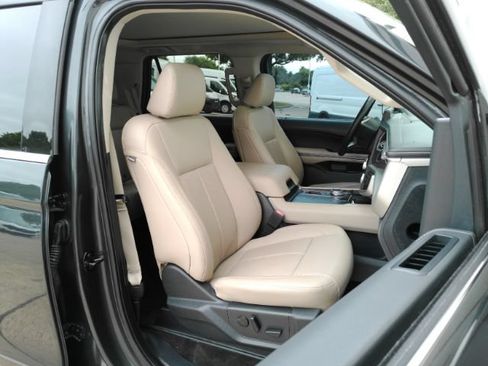 Used 2022 Ford Expedition XLT RWD image 24