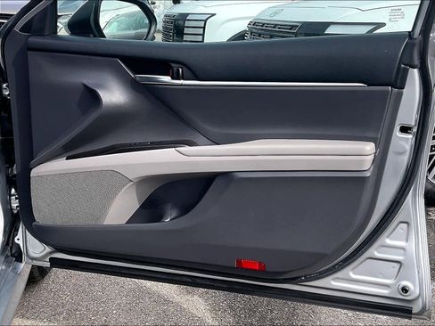 Used 2022 Toyota Camry LE image 12