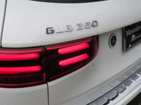 Used 2026 Mercedes-Benz GLB 250 4MATIC image 29