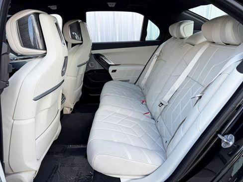 Used 2023 BMW i7 xDrive60 w/ Executive Package 2 image 47