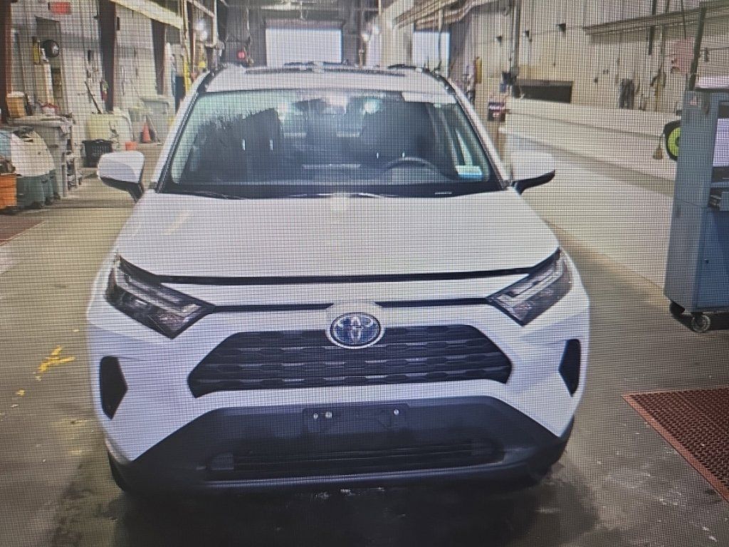 Used 2024 Toyota RAV4 XLE w/ Convenience Package AWD/4WD image 5