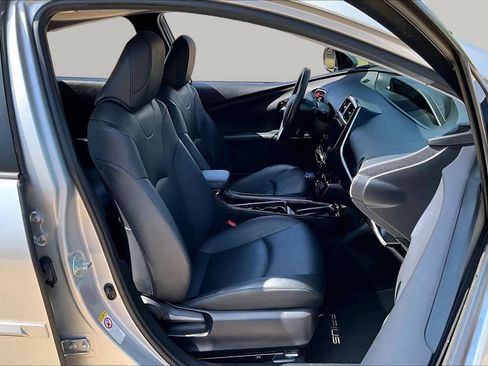 Used 2017 Toyota Prius Four w/ Advanced Technology Package FWD image 9