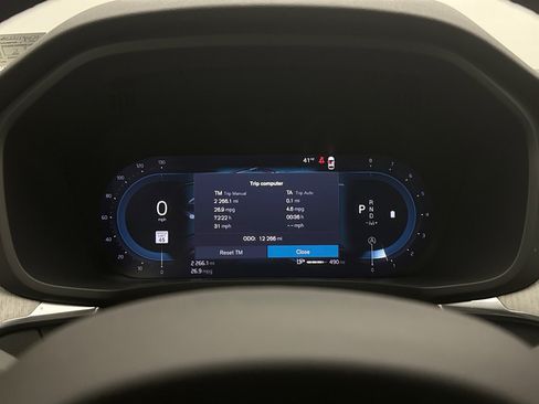 Used 2025 Volvo XC60 B5 Plus image 9