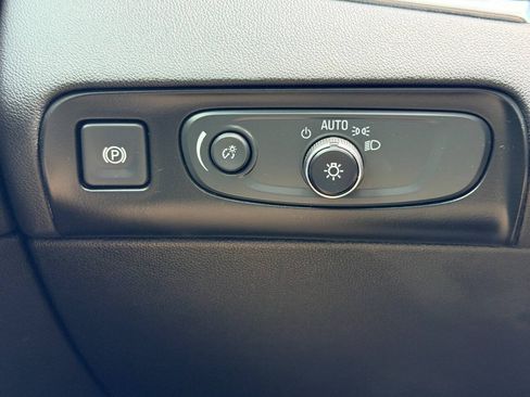 Used 2019 Buick Enclave Essence AWD/4WD image 35