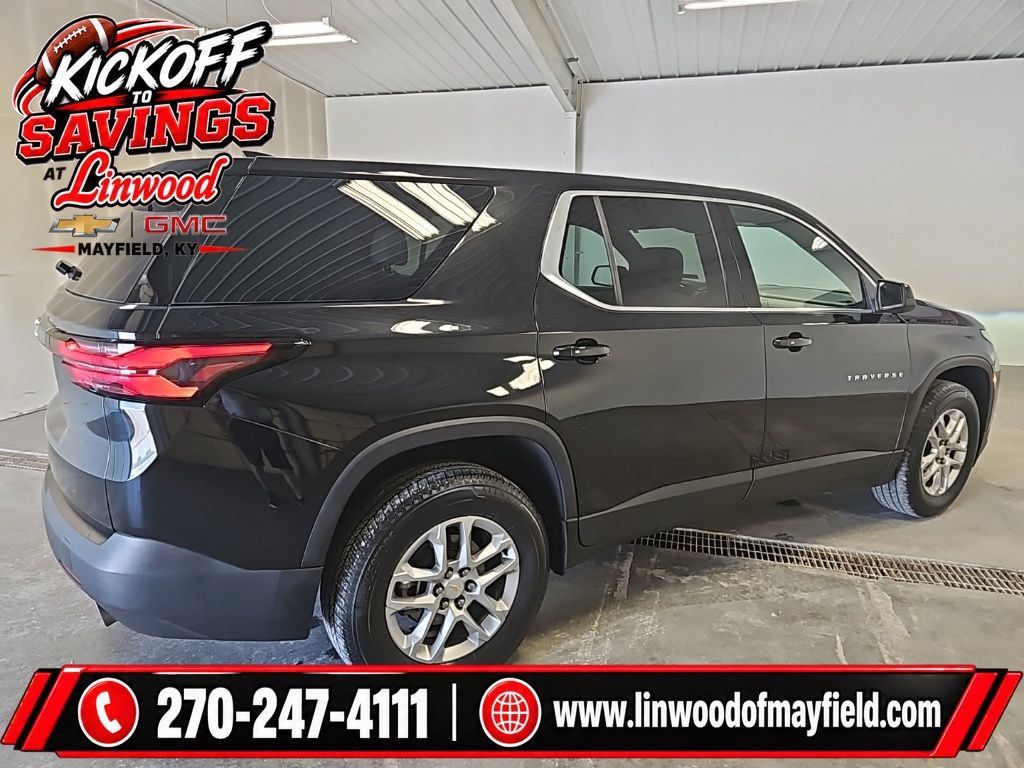 Used 2023 Chevrolet Traverse LS FWD image 2