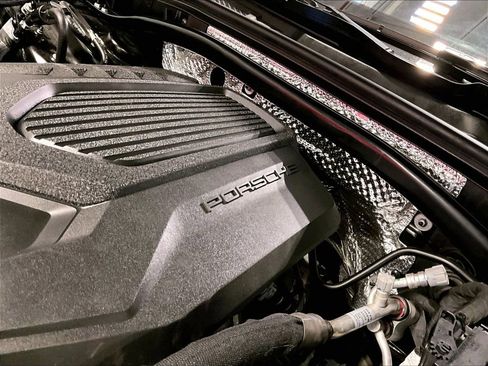 Certified 2023 Porsche Macan image 34